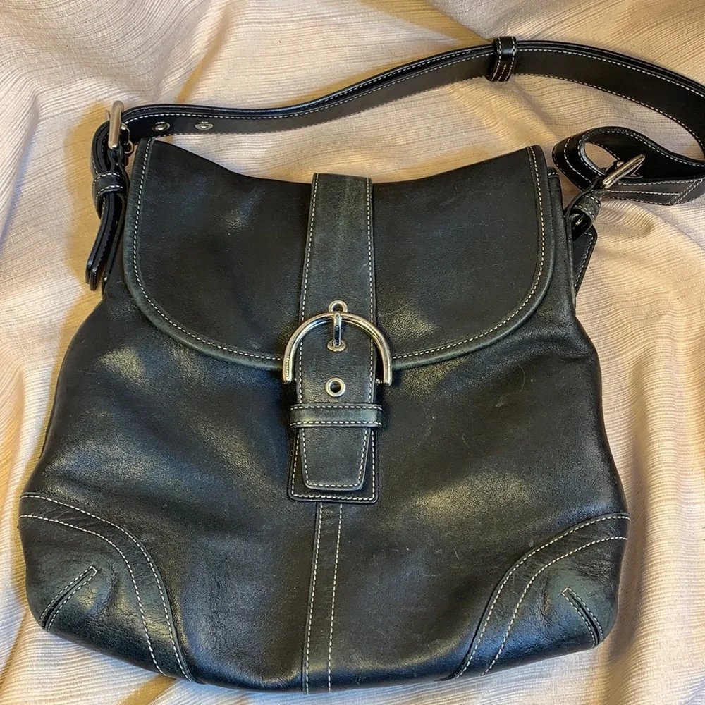 Coach vintage shoulder bag w/2 large compartments